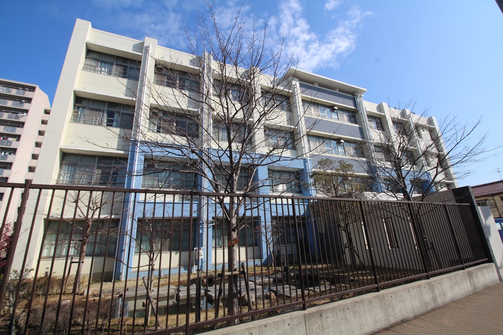 ナインテンビル 小学校