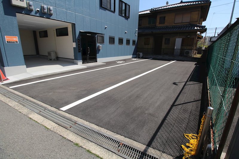 ナインテンビル 駐車場
