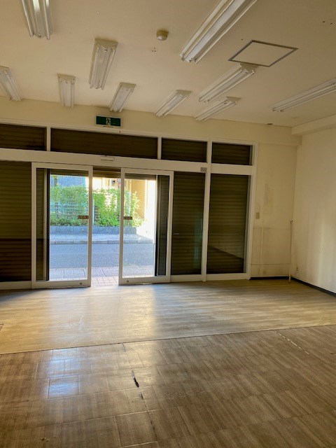 塩田ビル 玄関