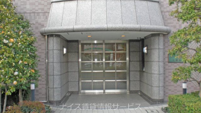リヴェール大森北｜駐車場 玄関
