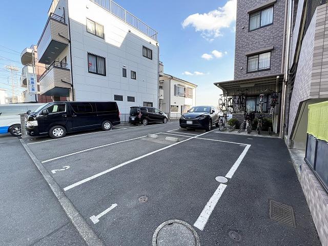 サークビルズⅢ 駐車場