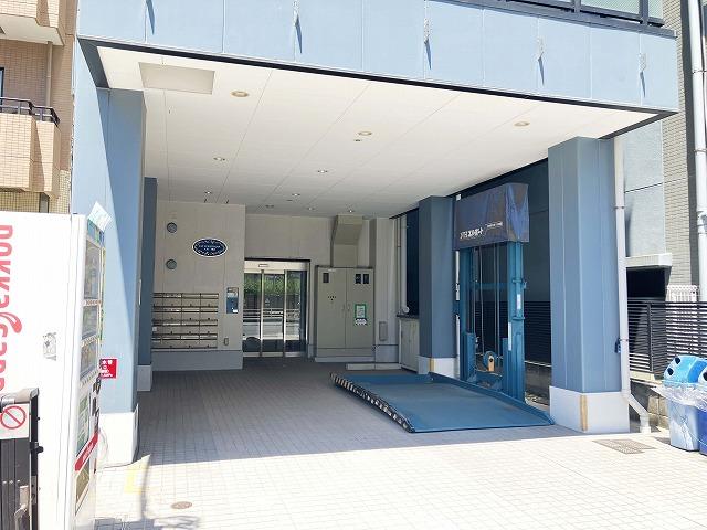 エスト横浜 駐車場