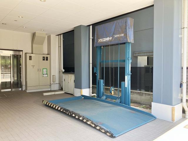 エスト横浜 駐車場