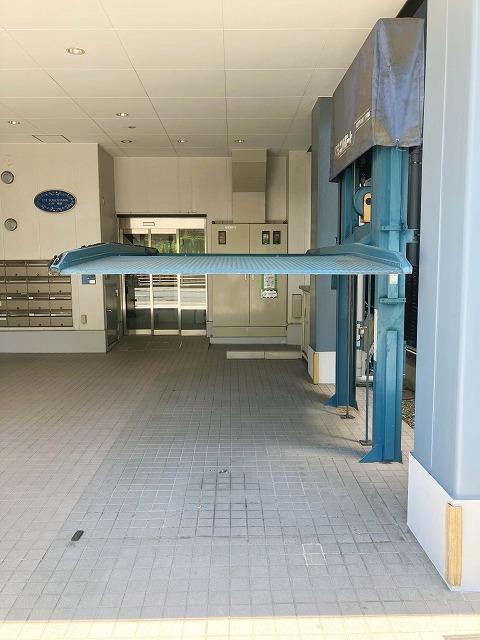 エスト横浜 駐車場
