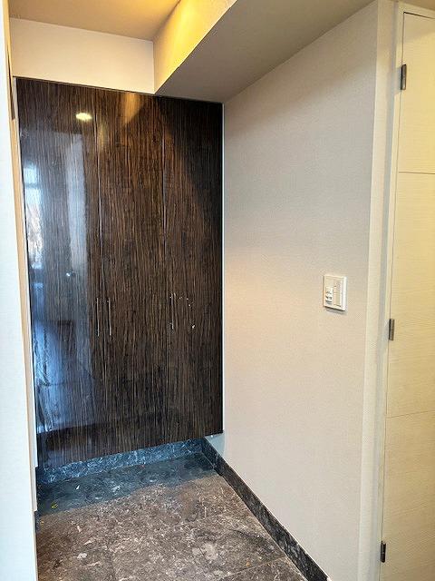 クレッセント萩中 玄関