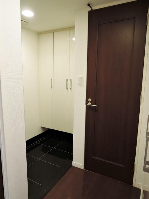 ナイスエスアリーナ横濱鶴ヶ峰 玄関