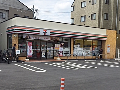 セレ東領家 コンビニ