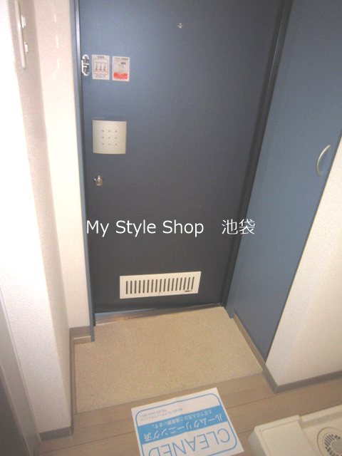 ワイドシャローズ 玄関