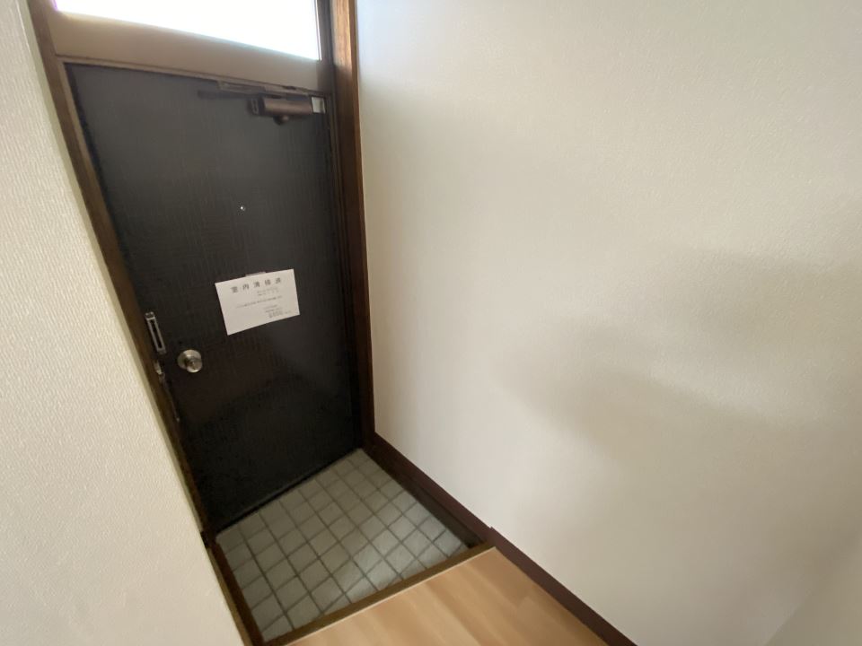 満霧園ビル 玄関