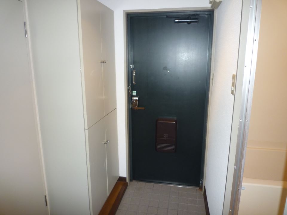 新屋敷ビル 玄関