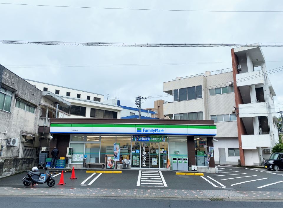 パセオ城山 コンビニ