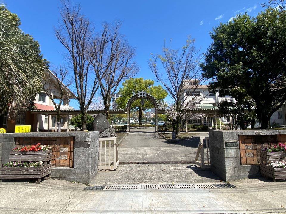 ヒルサイドテラス岩崎谷 中学校
