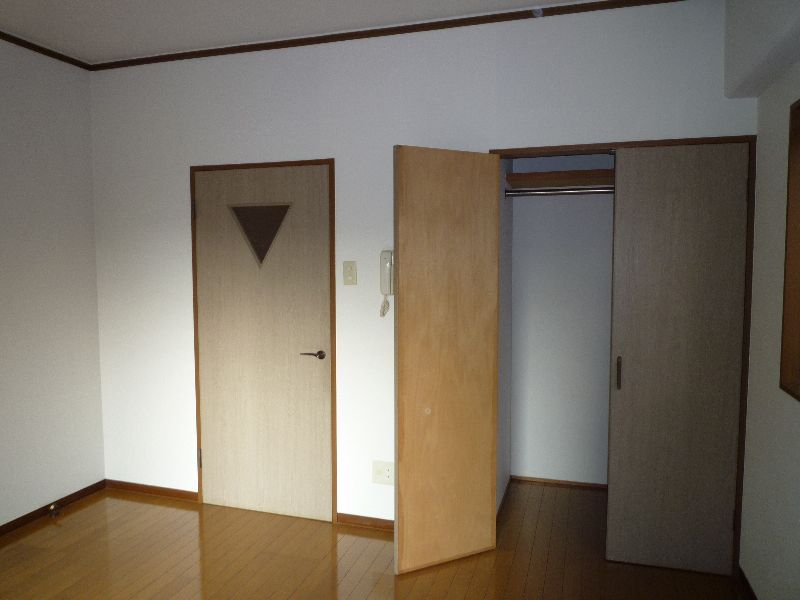 平之町イズミビル 収納