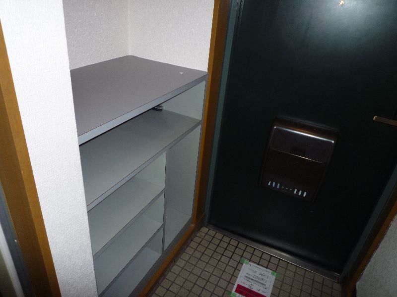 平之町イズミビル 玄関