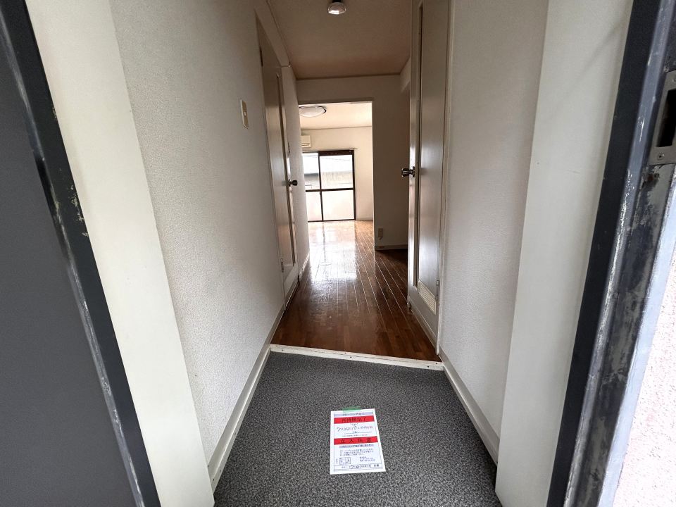ＢＡＳＩＣ城山１０１号 玄関