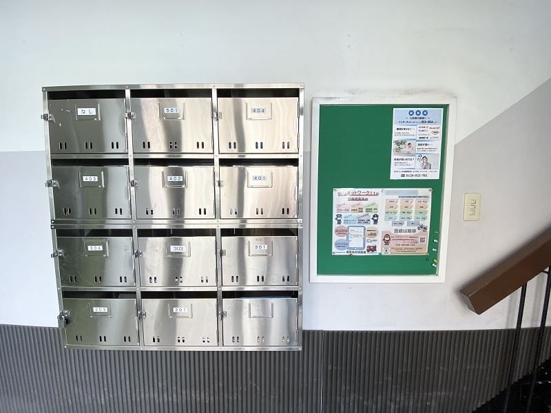 横小路ビル エントランス