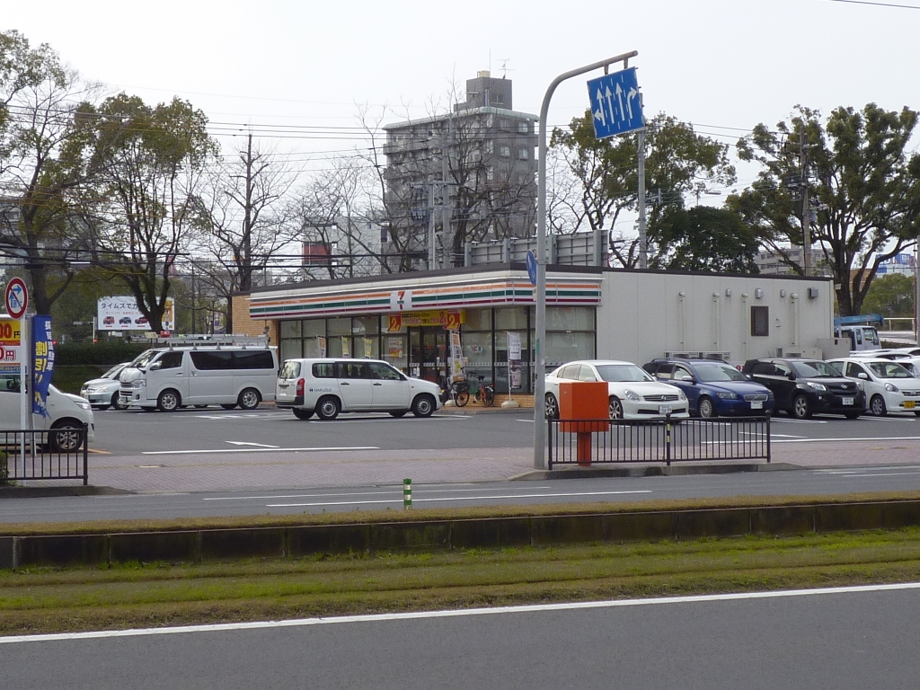横小路ビル コンビニ