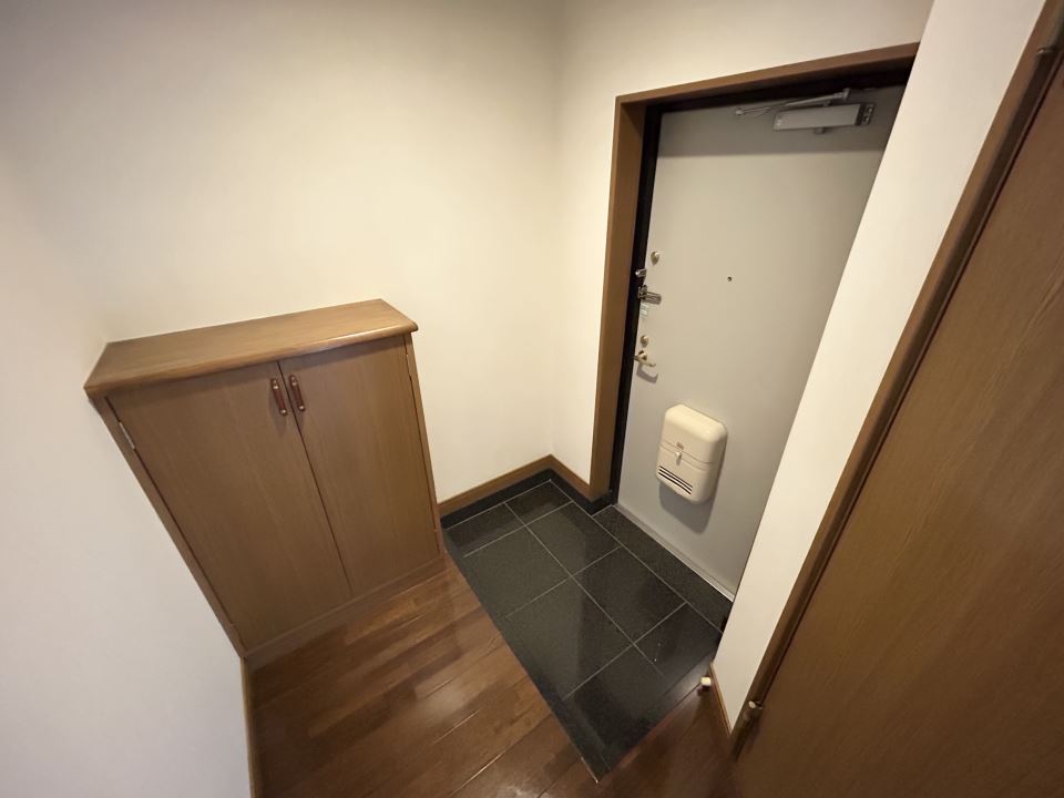 AQUA BLD 玄関