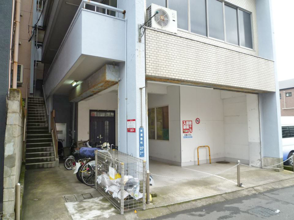 白沢ビル エントランス
