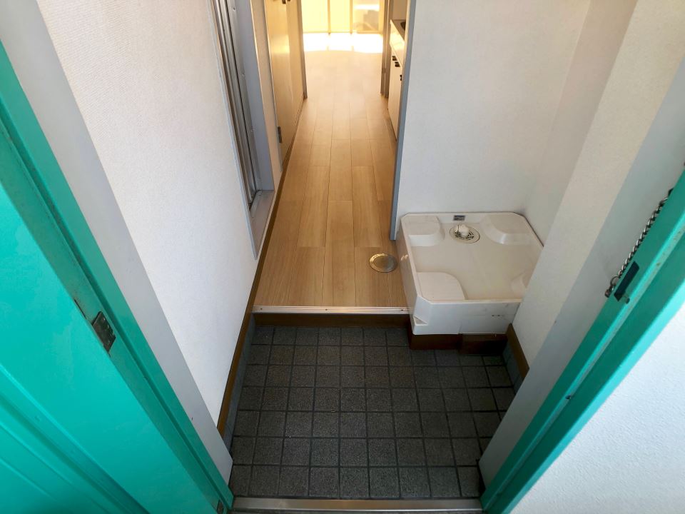 エントピア鴨池第８ 玄関