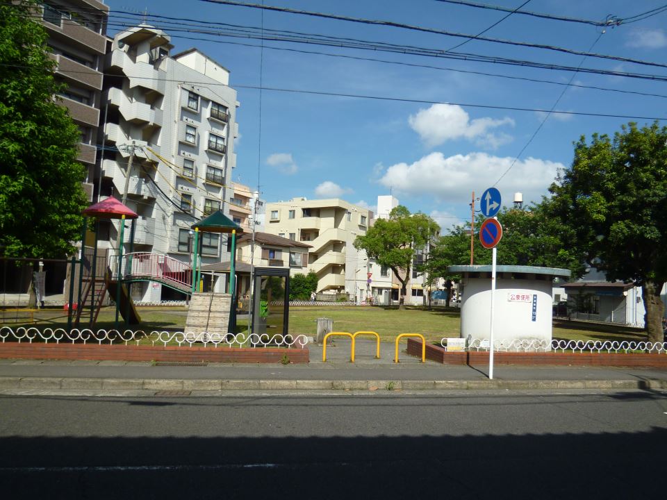 石塚ビル 公園