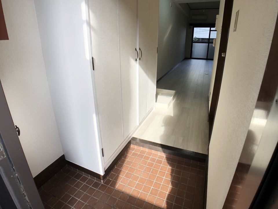 第６鶴丸ハイツ中央 玄関