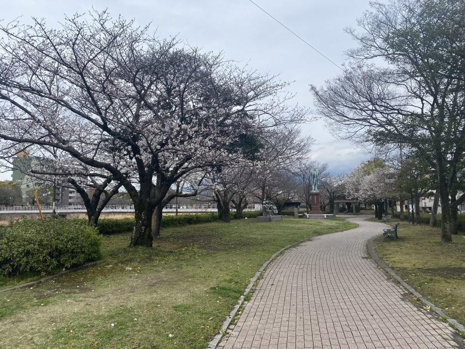 トーカンキャステール交通局前 公園