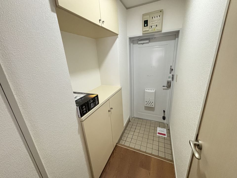 サイセリア米盛 玄関