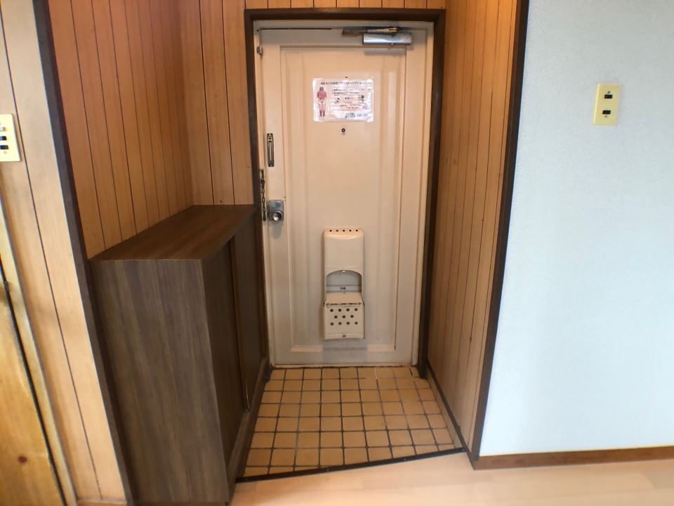 石塚マンション 玄関