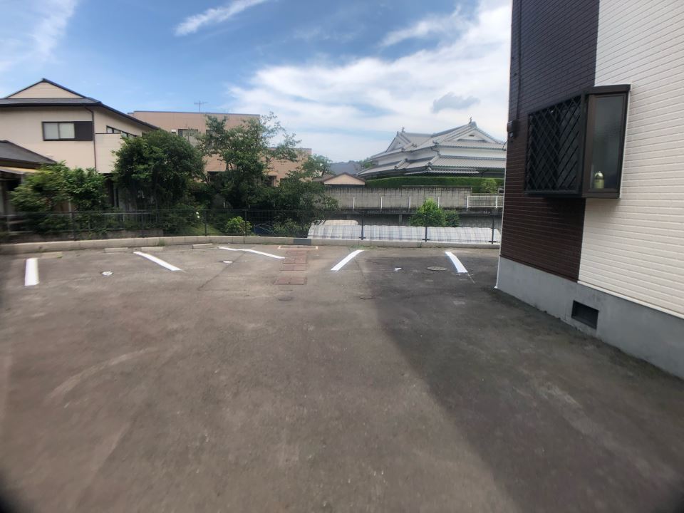 セピア 駐車場