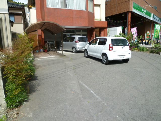 めんめん亭ビル 駐車場