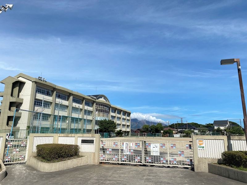 めんめん亭ビル 中学校