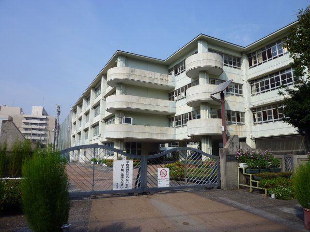 セシオン萩原 中学校