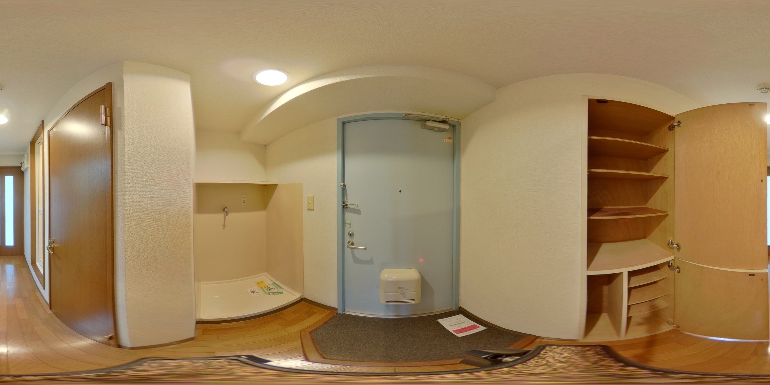 サンモール中央 玄関