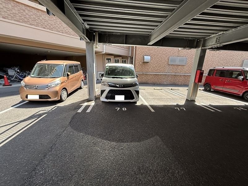 ロフティ郡元駅前１００３号 駐車場
