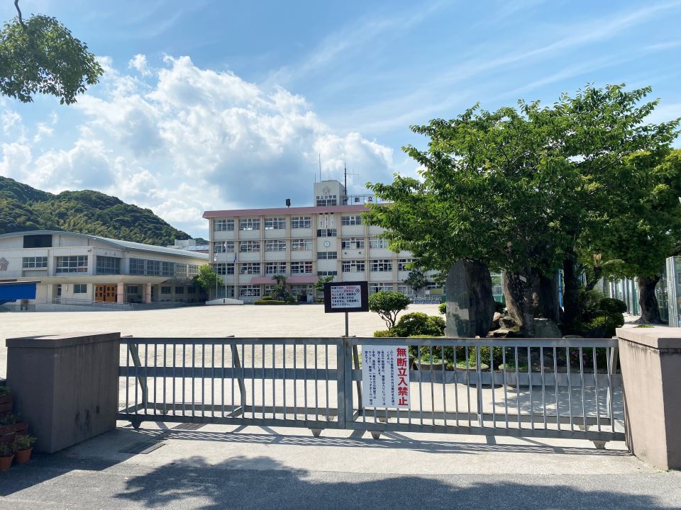 カトレアパレスイン 小学校