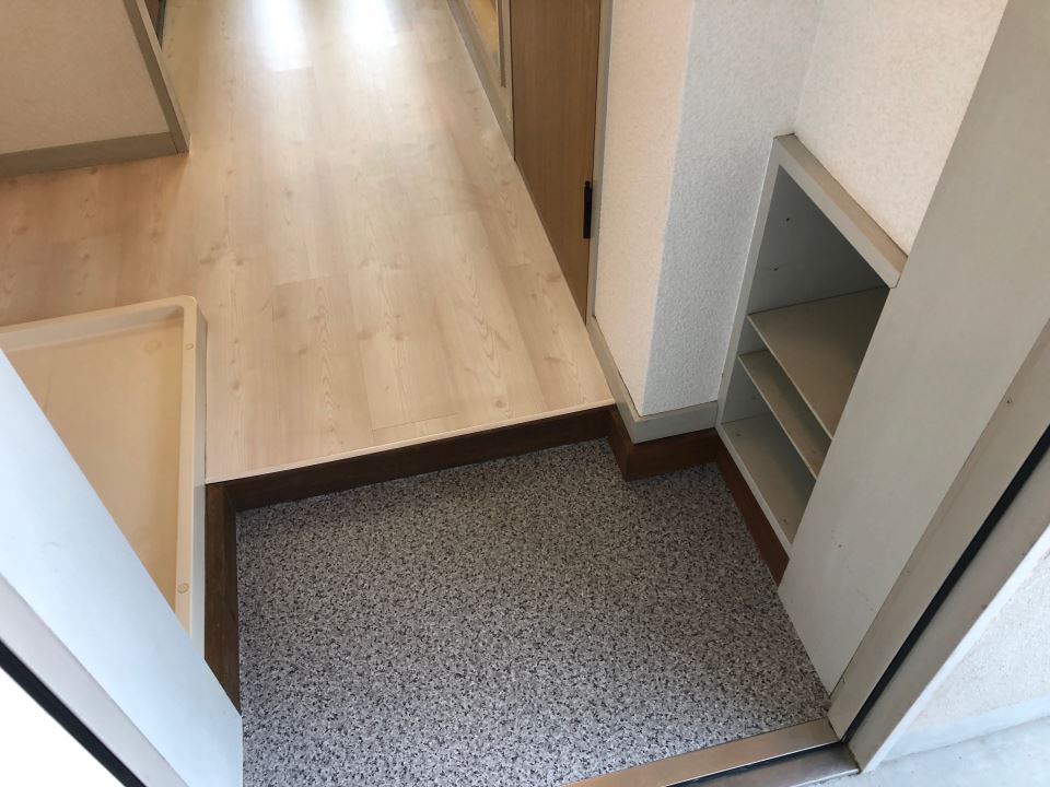 ブルースター上本町 玄関