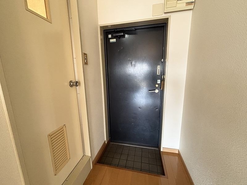 上杉第８マンション中央 玄関
