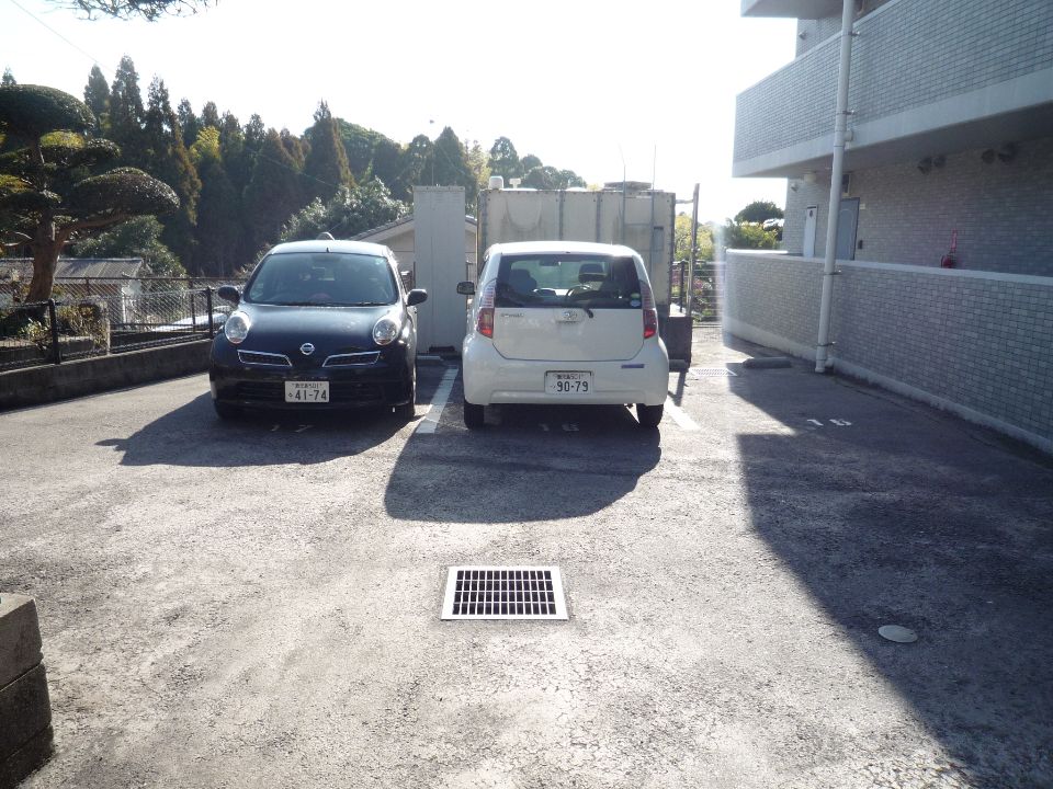 ＭＩＭＯＳＡ（ミモザ） 駐車場