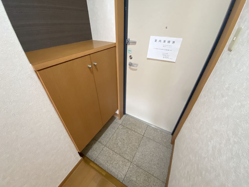 ネオアクシス西田 玄関