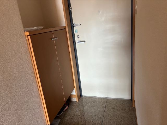 ネオアクシス西田 玄関
