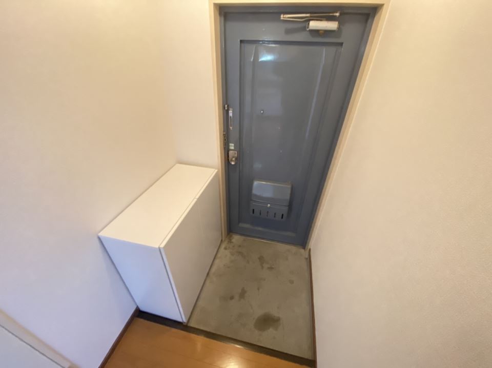 平和ビル（荒田１丁目） 玄関