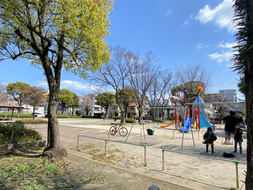 第一旭ビル 公園