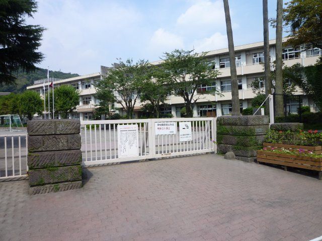 トーカンマンション山下町３０２号 小学校