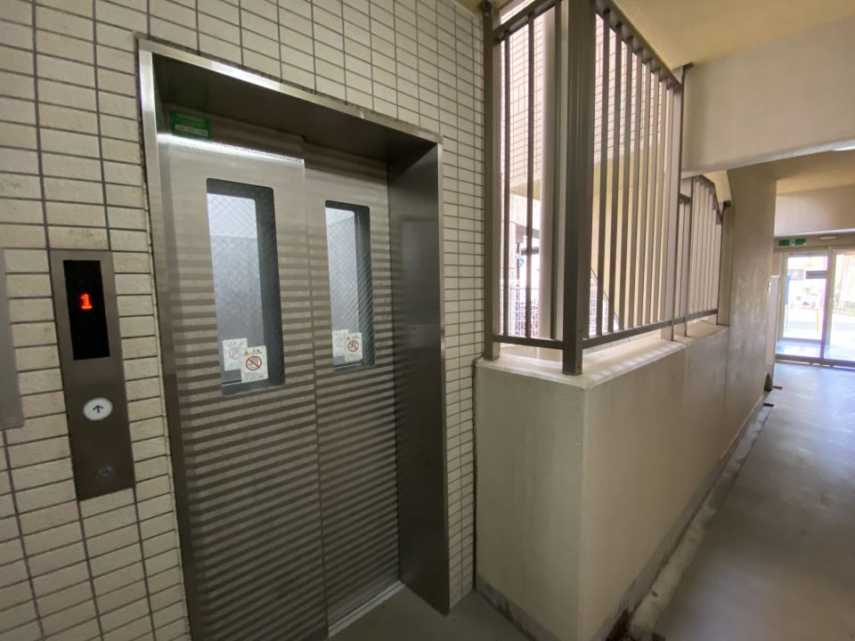 エクシード城南 エントランス