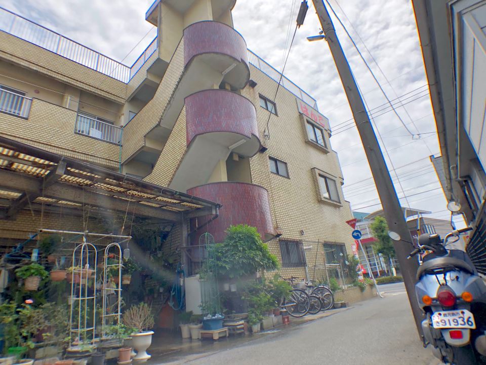 真辺ビル 外観