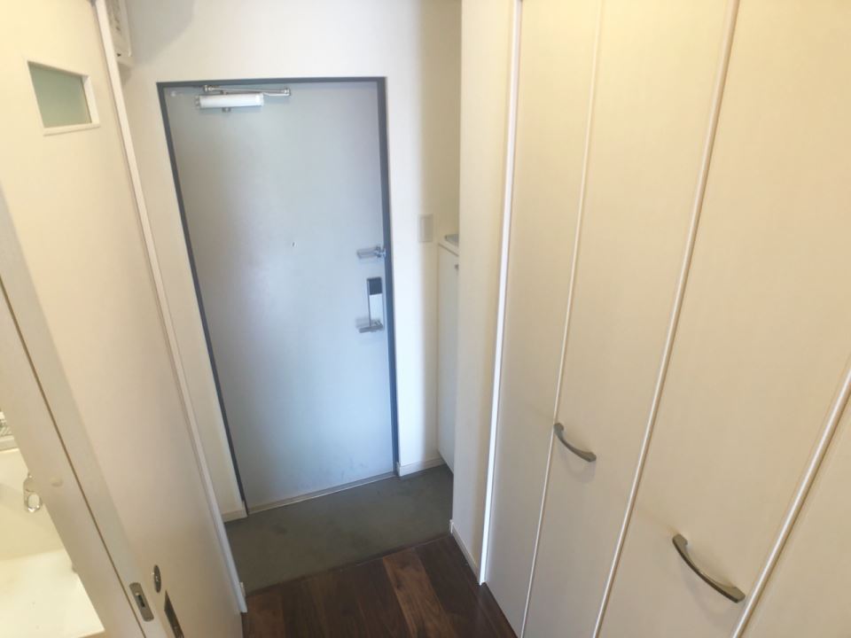 アークネスト高見馬場 玄関