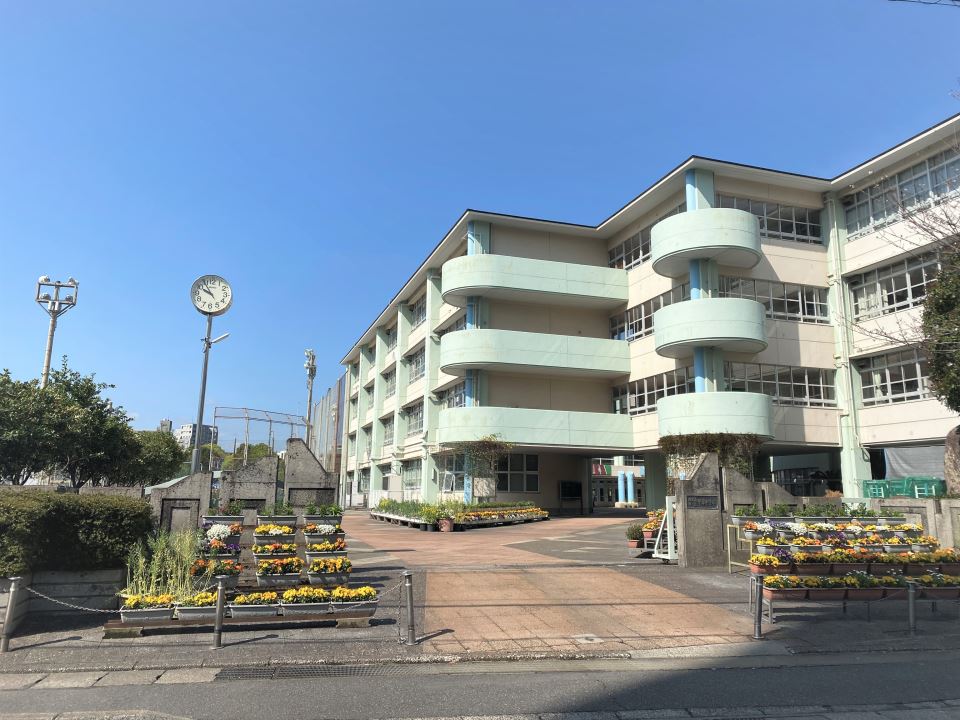 アークネスト高見馬場 中学校