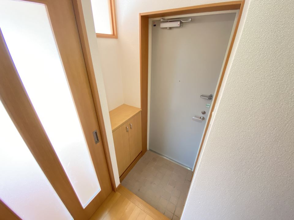 エリーズ西田 玄関