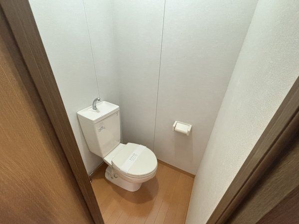 山下アパート（易居町） トイレ